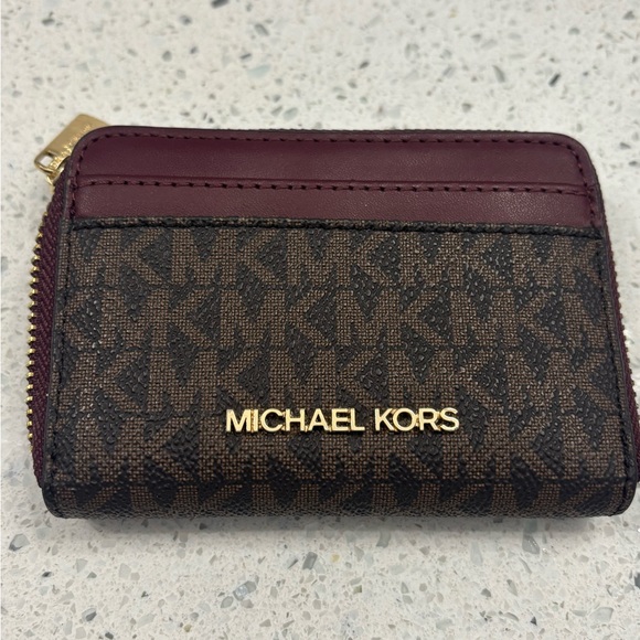 Michael Kors crossbody and matching wallet - Picture 7 of 9